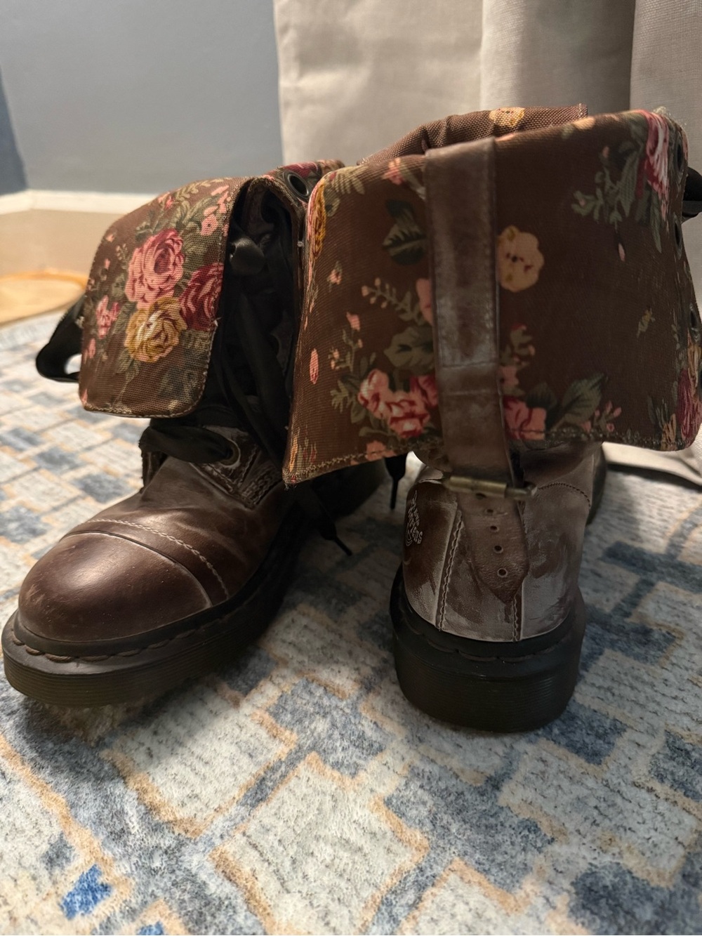 Dr. Marten Triumph Floral Fold-over Lace Up Boots - Picture 5 of 7
